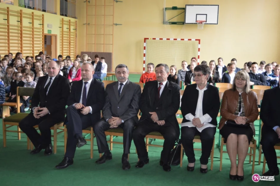 Koniuszowa pamięta o Katyniu - pamięci patrona szkoły- gen. Franciszka Gągora - zdjęcie 7