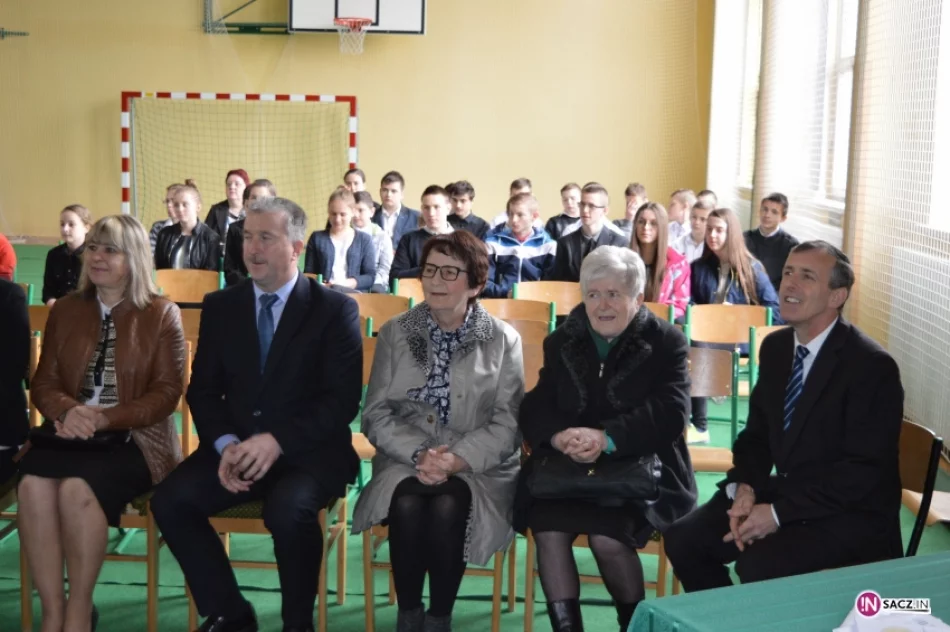 Koniuszowa pamięta o Katyniu - pamięci patrona szkoły- gen. Franciszka Gągora - zdjęcie 8