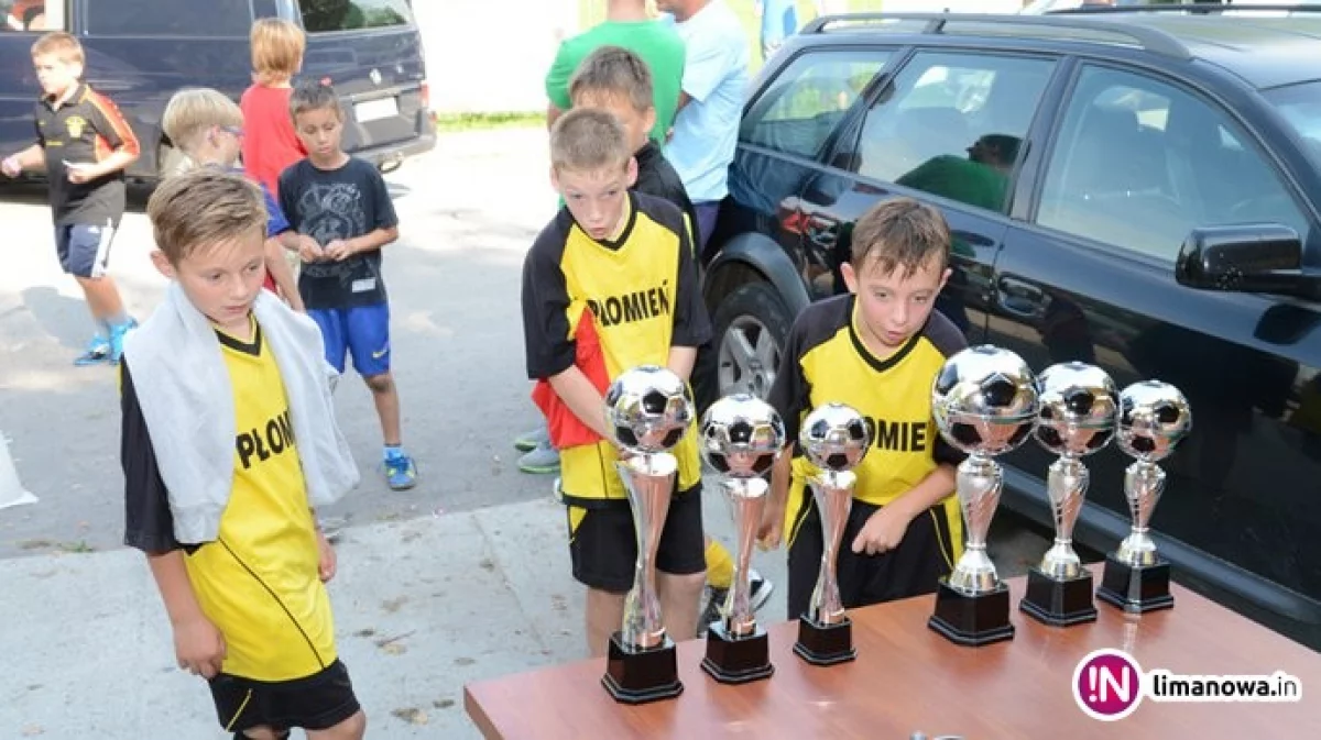 Młodzicy Płomienia na piłkarskim turnieju w Krakowie