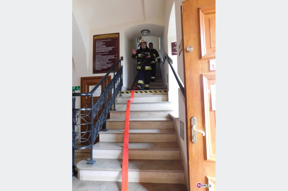 Biecz: Strażackie ćwiczenia w ratuszu - zdjęcie 14