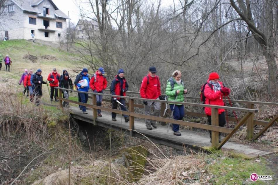 Z Kołem Grodzkim PTTK na niebieskim szlaku - zdjęcie 12