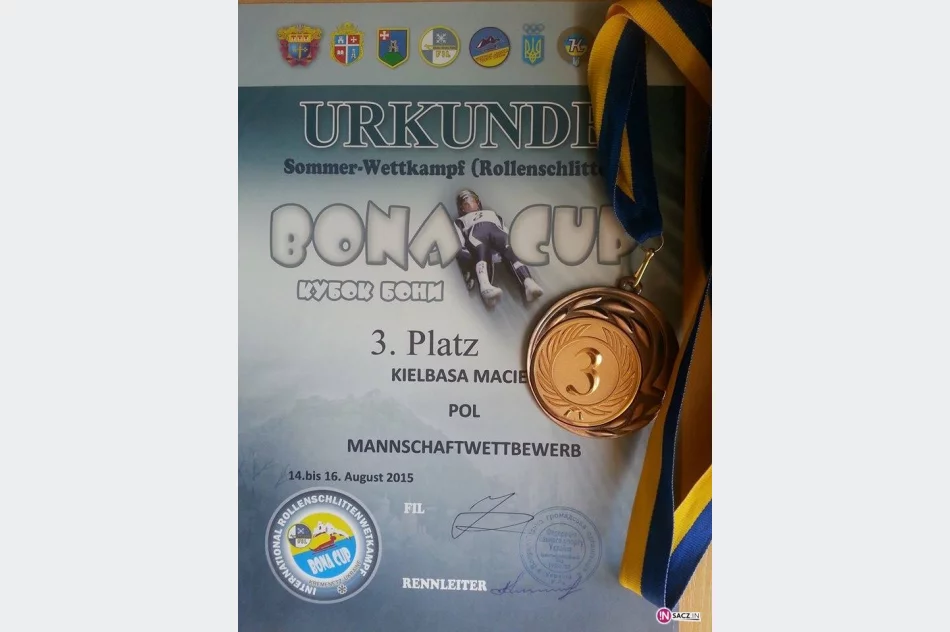 Saneczkarstwo: Maciej Kiełbasa na podium ze swoją dziewczyną - zdjęcie 2