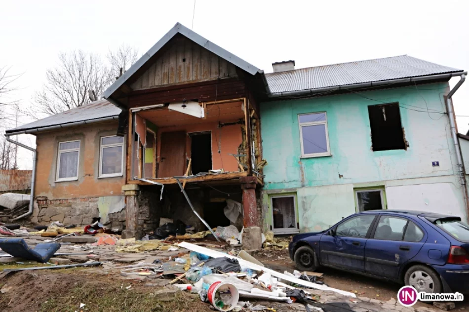 Urzędnicy na ul. Wąskiej - trudne warunki mieszkaniowe Romów - zdjęcie 1