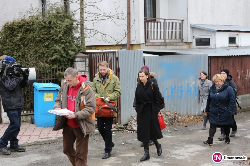 Urzędnicy na ul. Wąskiej - trudne warunki mieszkaniowe Romów - zdjęcie 6