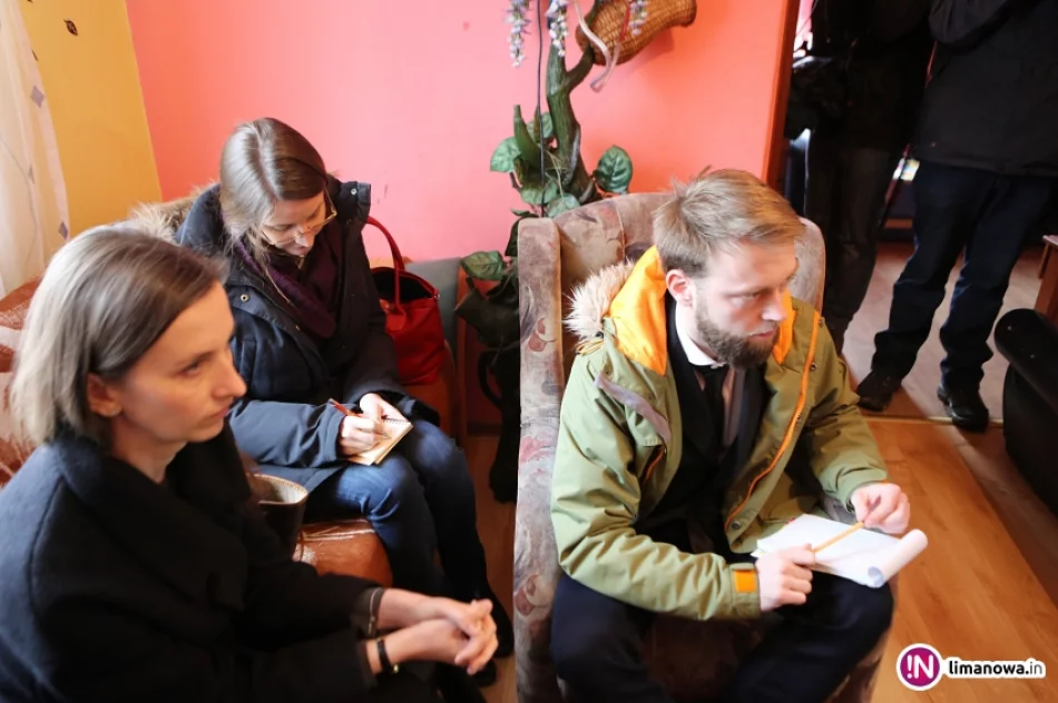 Urzędnicy na ul. Wąskiej - trudne warunki mieszkaniowe Romów - zdjęcie 8