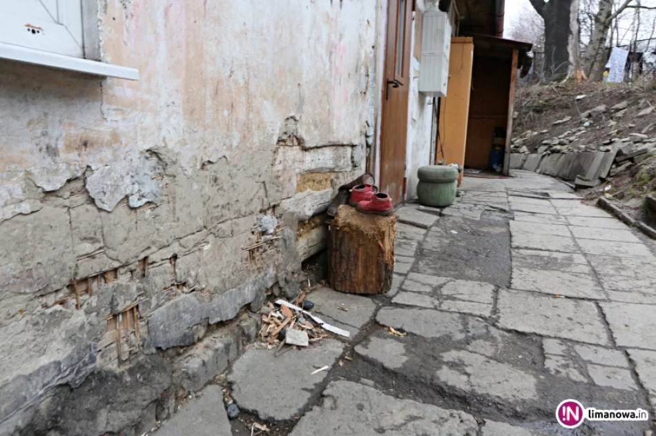 Urzędnicy na ul. Wąskiej - trudne warunki mieszkaniowe Romów - zdjęcie 16