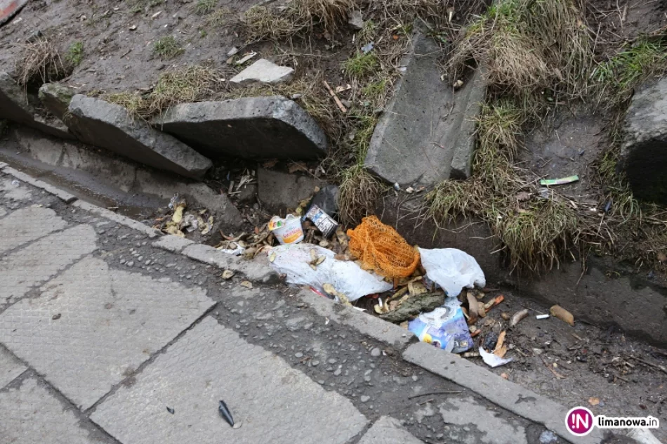 Urzędnicy na ul. Wąskiej - trudne warunki mieszkaniowe Romów - zdjęcie 17