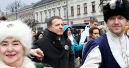 Blisko 1400 maturzystów stanęło do poloneza - zdjęcie 1