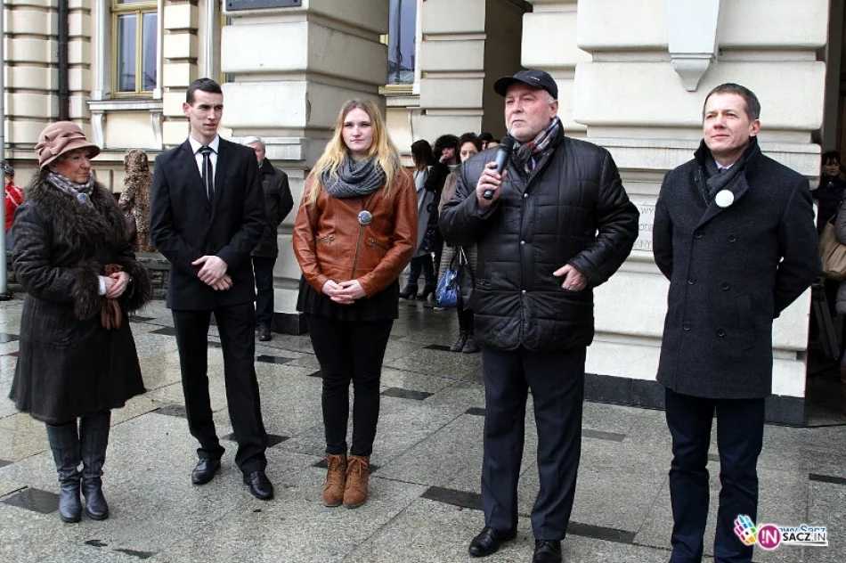 Blisko 1400 maturzystów stanęło do poloneza - zdjęcie 4