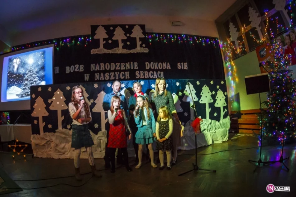 Rodzinne kolędowanie w szkole Podstawowej nr 15 - zdjęcie 3