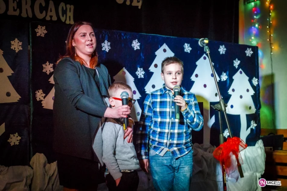 Rodzinne kolędowanie w szkole Podstawowej nr 15 - zdjęcie 6