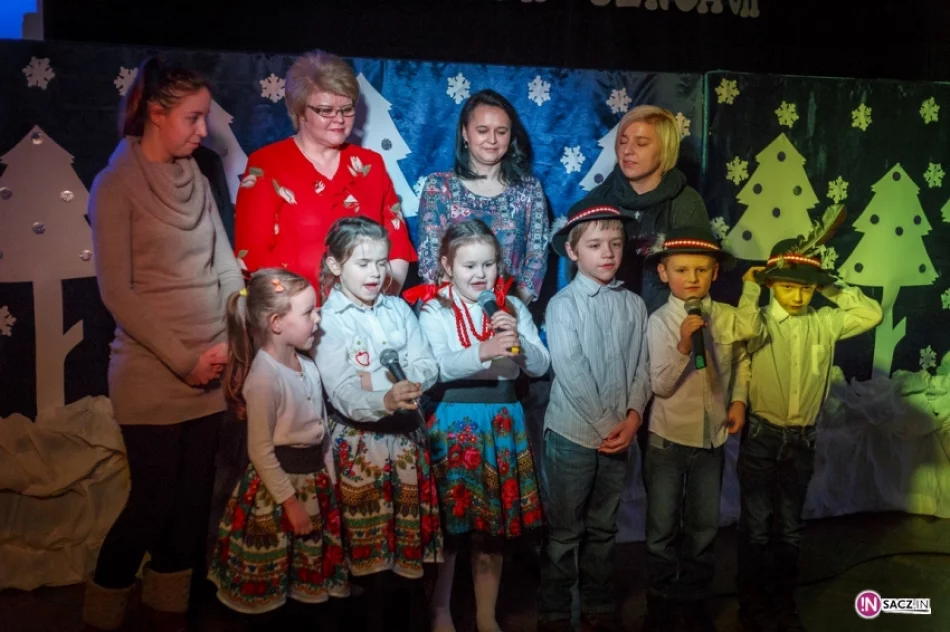 Rodzinne kolędowanie w szkole Podstawowej nr 15 - zdjęcie 9