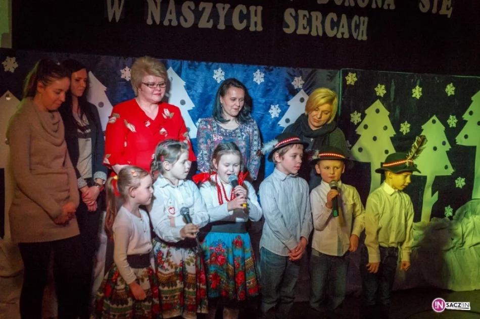 Rodzinne kolędowanie w szkole Podstawowej nr 15 - zdjęcie 10