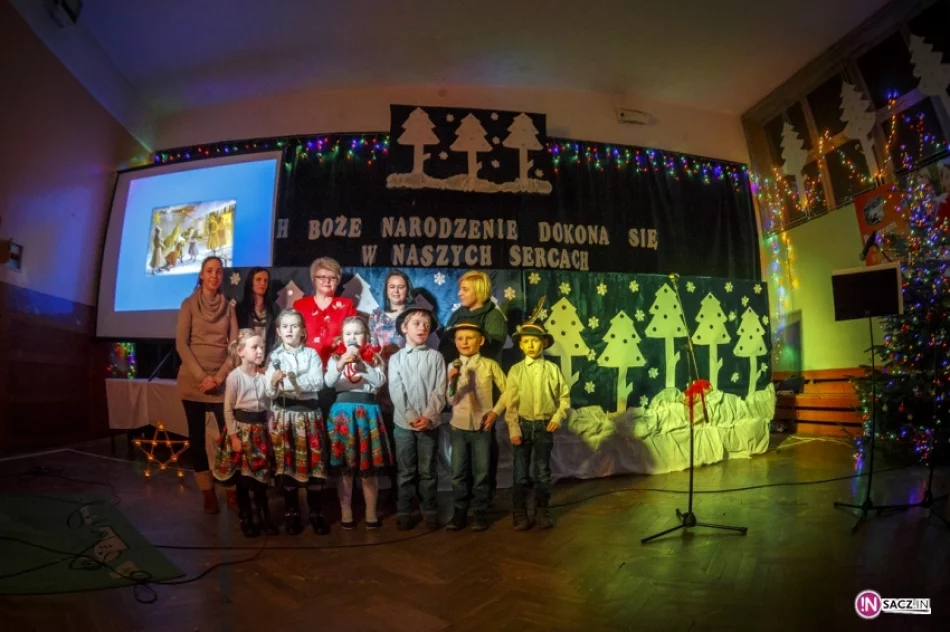 Rodzinne kolędowanie w szkole Podstawowej nr 15 - zdjęcie 11