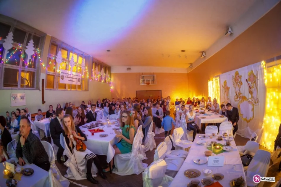 Rodzinne kolędowanie w szkole Podstawowej nr 15 - zdjęcie 12