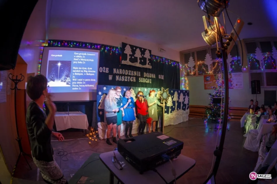 Rodzinne kolędowanie w szkole Podstawowej nr 15 - zdjęcie 15