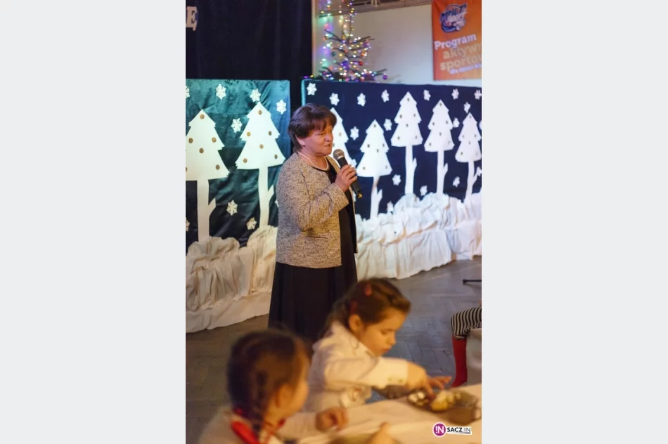 Rodzinne kolędowanie w szkole Podstawowej nr 15 - zdjęcie 16