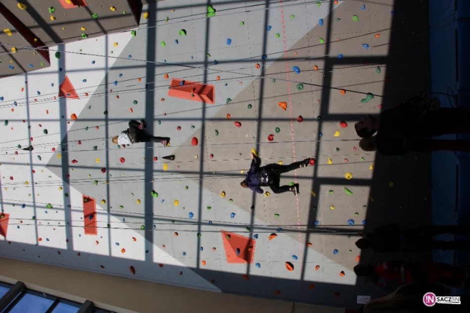 Pod patronatem DTS - Królowie dzieciom: charytatywny turniej piłki halowej w piwnicznej – Zdroju - zdjęcie 5