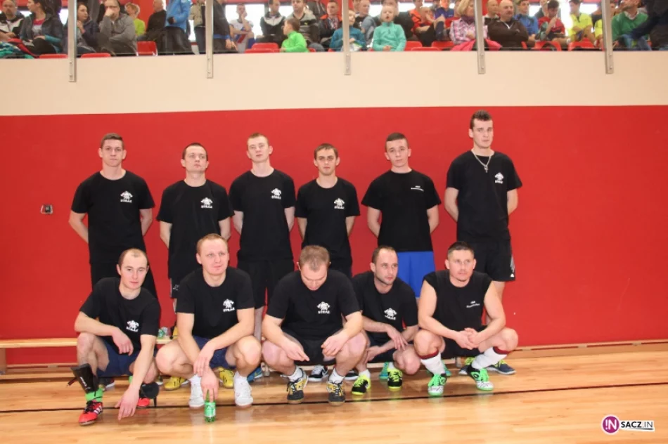 Pod patronatem DTS - Królowie dzieciom: charytatywny turniej piłki halowej w piwnicznej – Zdroju - zdjęcie 8