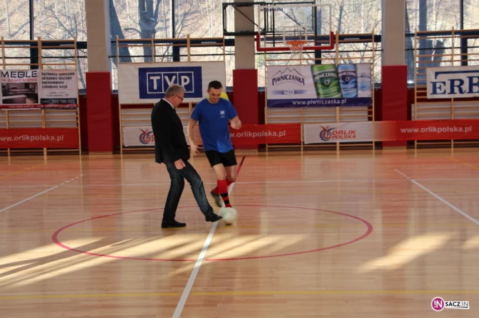 Pod patronatem DTS - Królowie dzieciom: charytatywny turniej piłki halowej w piwnicznej – Zdroju - zdjęcie 9
