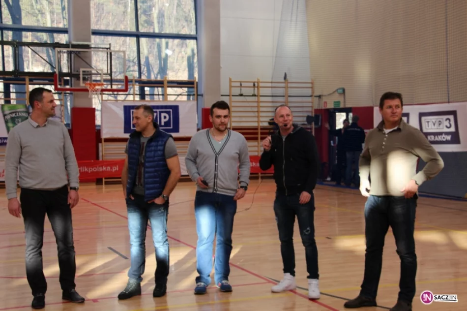 Pod patronatem DTS - Królowie dzieciom: charytatywny turniej piłki halowej w piwnicznej – Zdroju - zdjęcie 11