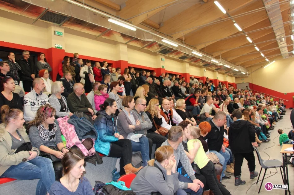 Pod patronatem DTS - Królowie dzieciom: charytatywny turniej piłki halowej w piwnicznej – Zdroju - zdjęcie 18