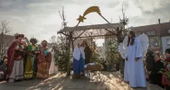 Kolorowy Orszak Trzech Króli po raz drugi przeszedł ulicami miasta (wideo) - zdjęcie 1