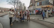 Kolorowy Orszak Trzech Króli po raz drugi przeszedł ulicami miasta (wideo) - zdjęcie 4