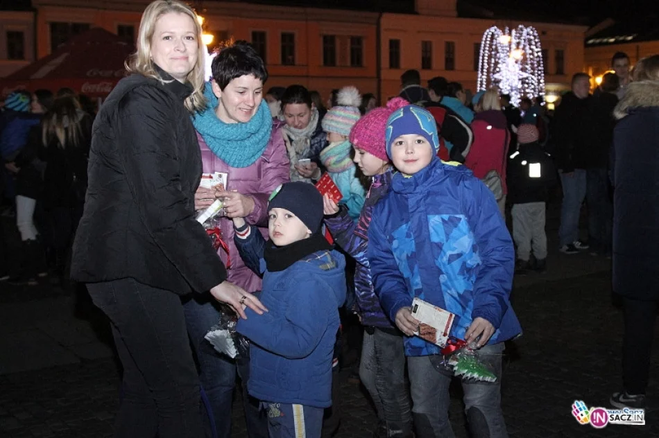 Ciężarówka Coca-Coli na sądeckim Rynku - zdjęcie 11