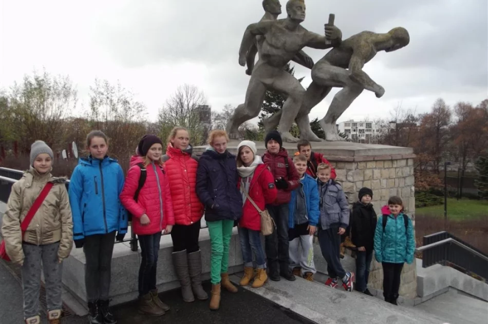 Uczniowie z Koniuszowej w Warszawie - zdjęcie 2