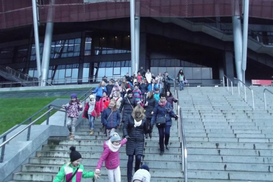 Uczniowie z Koniuszowej w Warszawie - zdjęcie 5