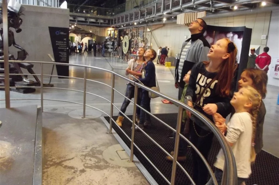 Uczniowie z Koniuszowej w Warszawie - zdjęcie 13