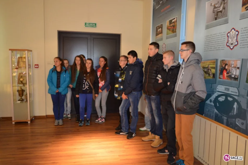 Gimnazjaliści z Koniuszowej w Warszawie - zdjęcie 5