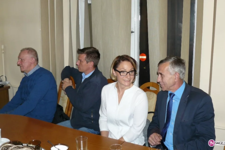 Wieczory wyborcze w komitetach PiS i PO - zdjęcie 10