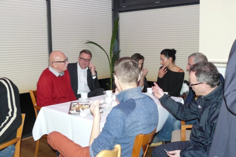 Wieczory wyborcze w komitetach PiS i PO - zdjęcie 11