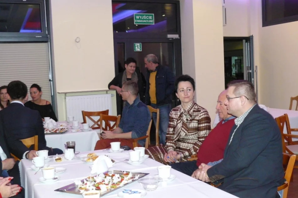 Wieczory wyborcze w komitetach PiS i PO - zdjęcie 14