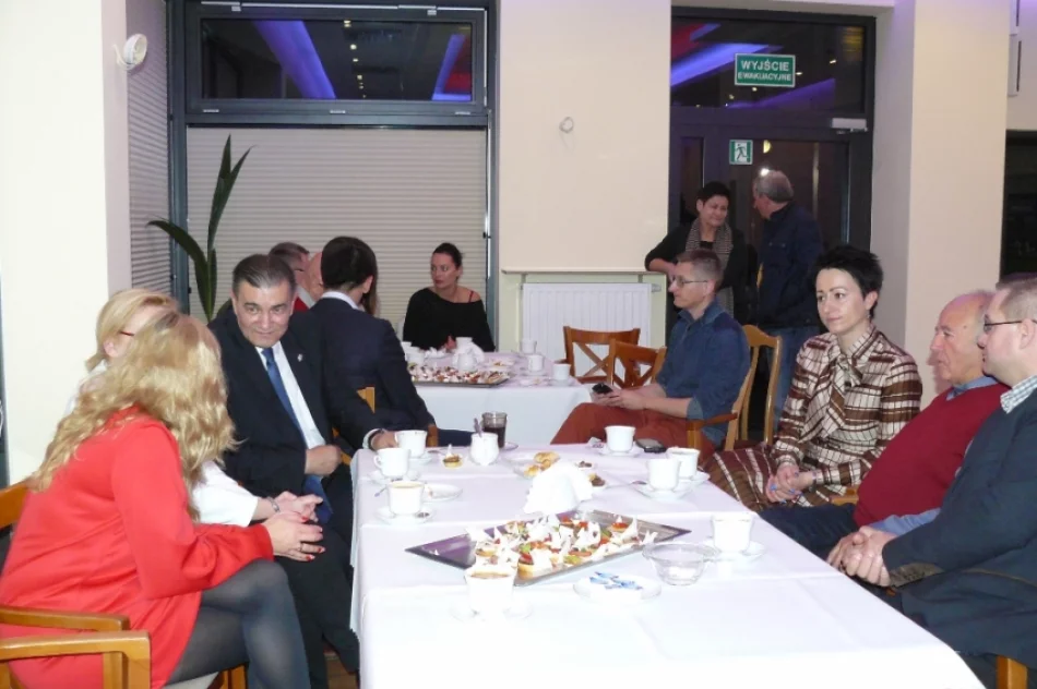 Wieczory wyborcze w komitetach PiS i PO - zdjęcie 16