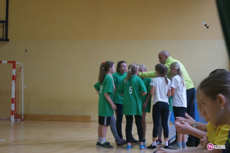 Gminne Mistrzostwa Szkół Podstawowych w halowej piłce nożnej dziewcząt - zdjęcie 3