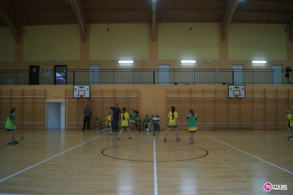 Gminne Mistrzostwa Szkół Podstawowych w halowej piłce nożnej dziewcząt - zdjęcie 4