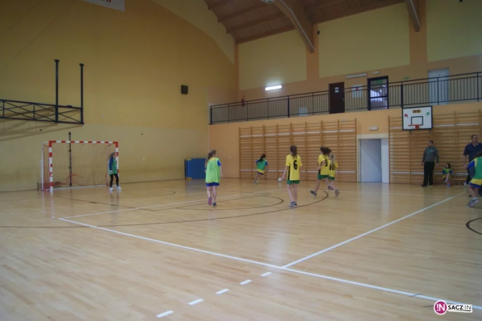Gminne Mistrzostwa Szkół Podstawowych w halowej piłce nożnej dziewcząt - zdjęcie 5