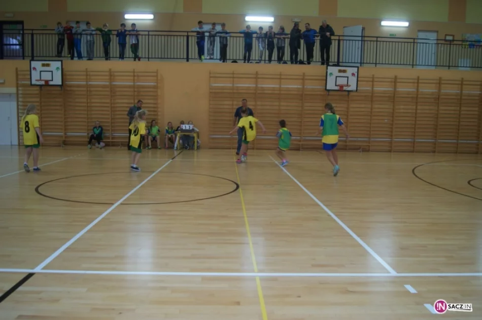 Gminne Mistrzostwa Szkół Podstawowych w halowej piłce nożnej dziewcząt - zdjęcie 6