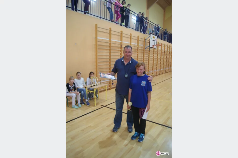 Gminne Mistrzostwa Szkół Podstawowych w halowej piłce nożnej dziewcząt - zdjęcie 11