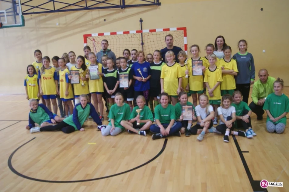 Gminne Mistrzostwa Szkół Podstawowych w halowej piłce nożnej dziewcząt - zdjęcie 14