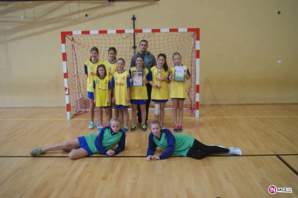 Gminne Mistrzostwa Szkół Podstawowych w halowej piłce nożnej dziewcząt - zdjęcie 16