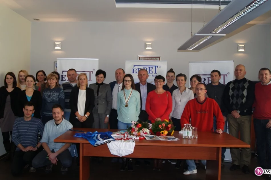 Kolarka Agnieszka Skalniak z medalem z Mistrzostw Świata w Richmond - zdjęcie 2