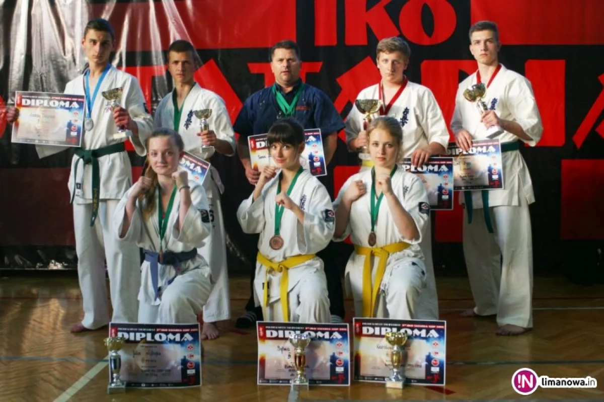 Siedem medali limanowskich karateków