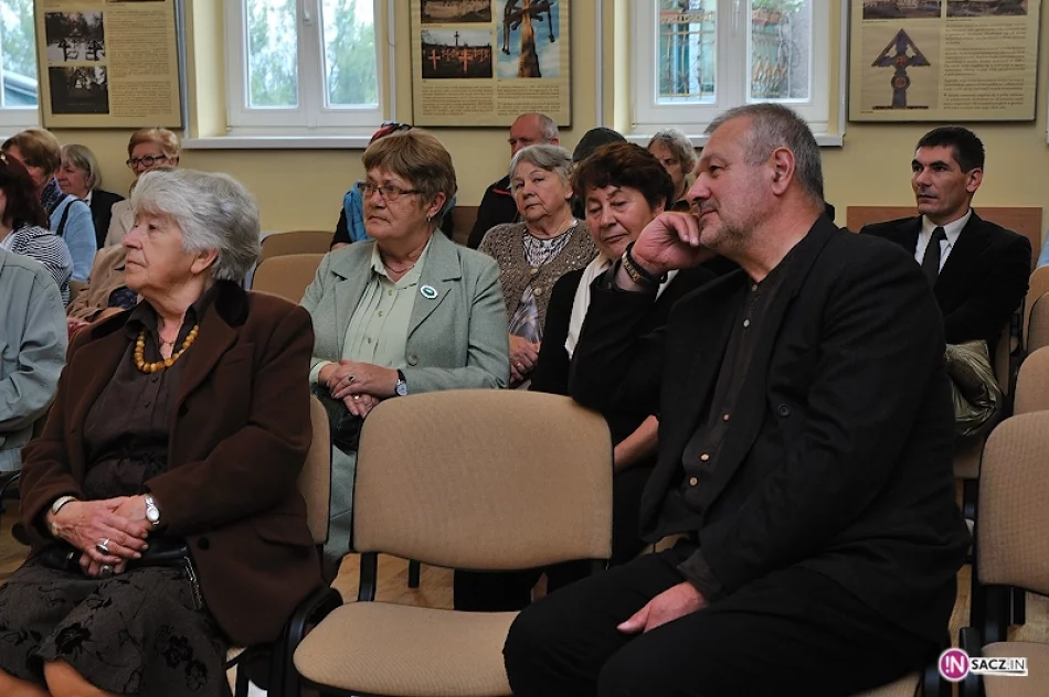 „Credo" - wernisaż wystawy trzech artystów - zdjęcie 10