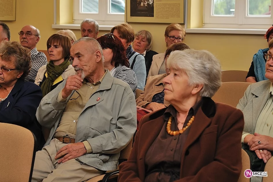 „Credo" - wernisaż wystawy trzech artystów - zdjęcie 11