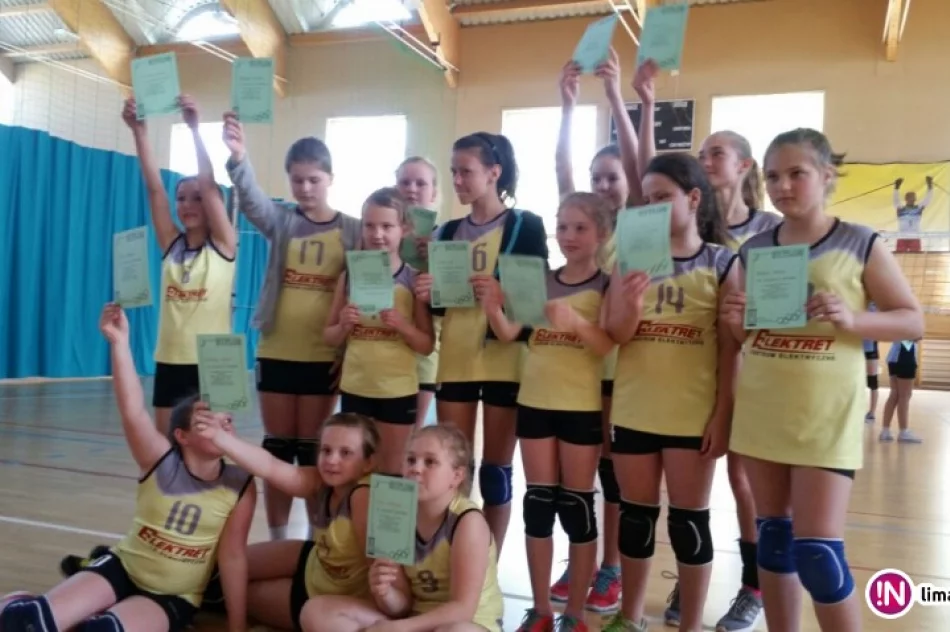 Młode siatkarki z Limanowej awansowały do finału - zdjęcie 2
