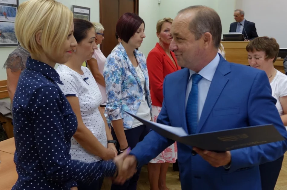 Powiat Nowosądecki: Awanse dla nauczycieli i zmiany w szkołach - zdjęcie 2